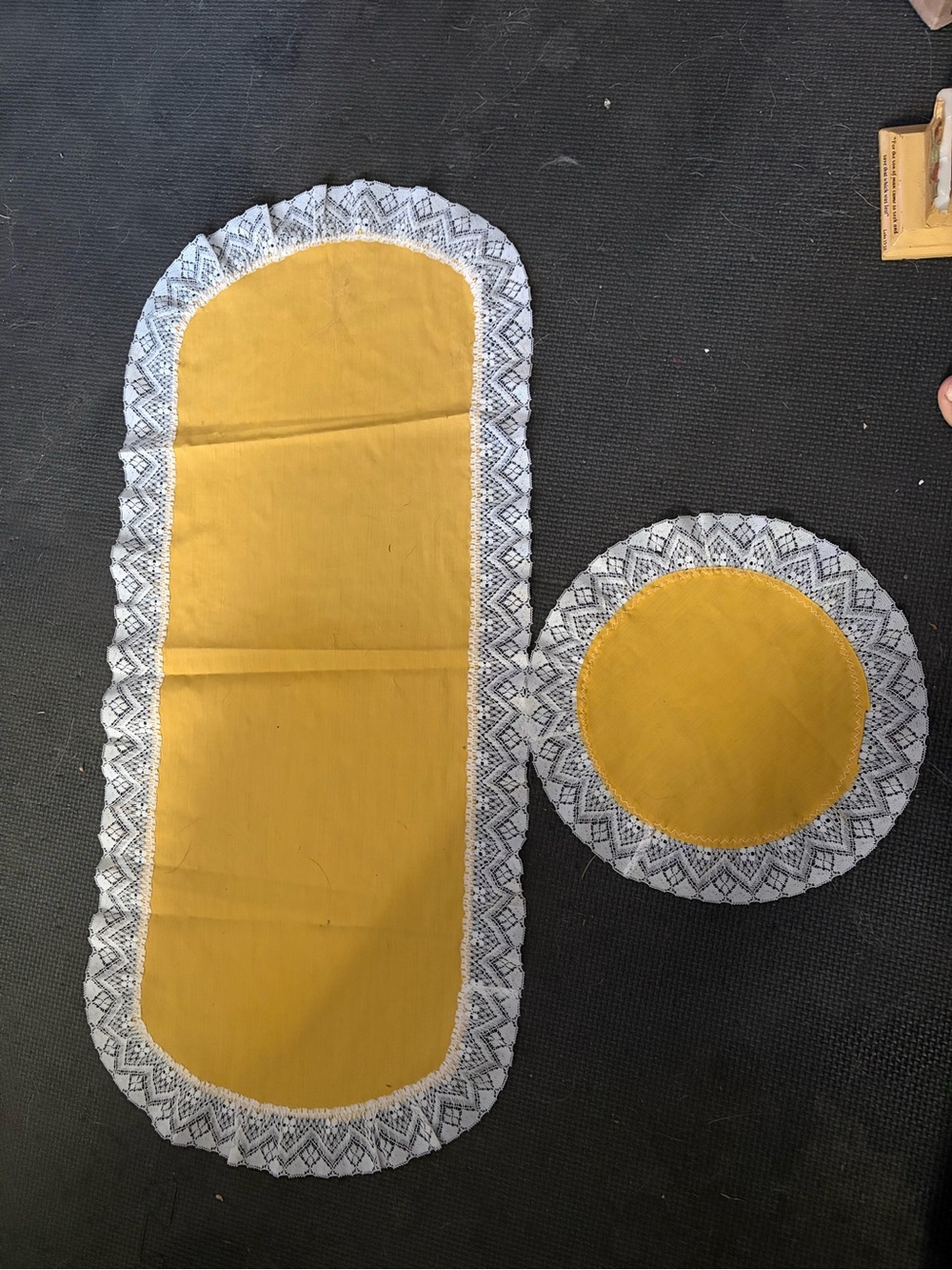 Vintage Table Runner & Doily Set - Unbranded